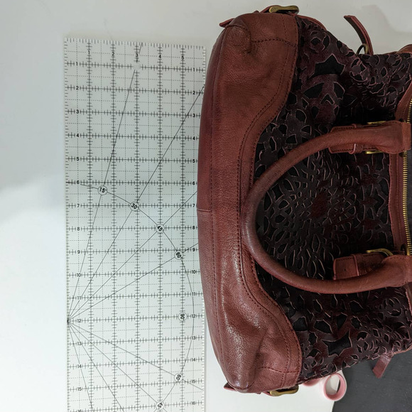 Isabella Fiore Burgundy Red Laser Cut Leather Zippered Shoulder Bag Preowned - Picture 8 of 10